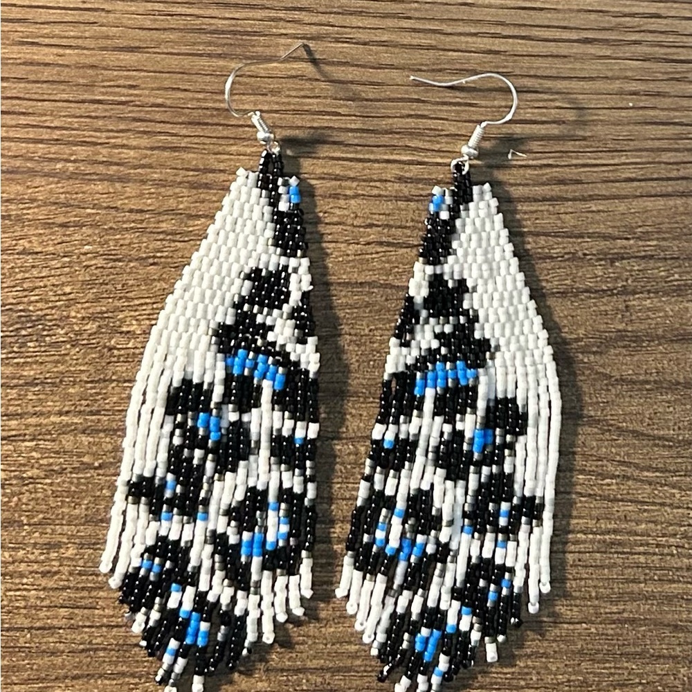 Beaded snowy leopard print earrings